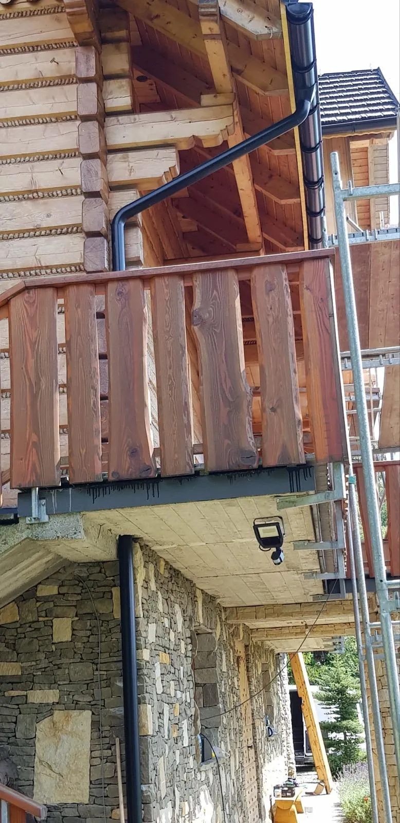 Obiekt, przy którym zakres remontu obejmował znaczną część dachu i newralgiczne detale.